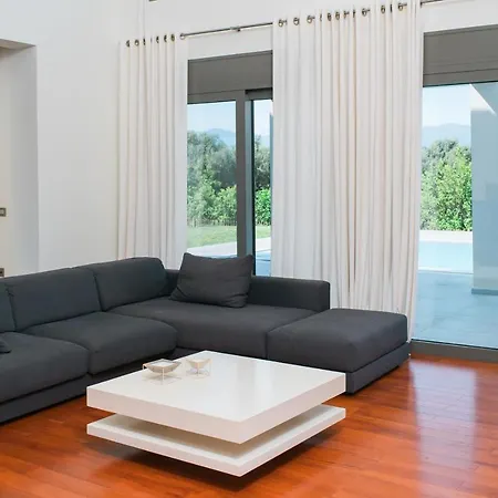 Elizabeth, The Ultimate Private Luxury * Dijeliótika
