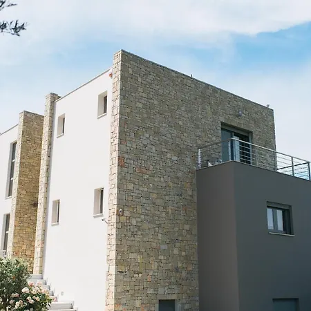 Elizabeth, The Ultimate Private Luxury Dijeliótika